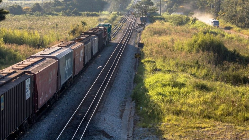 trilhos no transporte de carga, transporte de carga ferroviário, trilhos ferroviários, trilhos sustentáveis, GMS